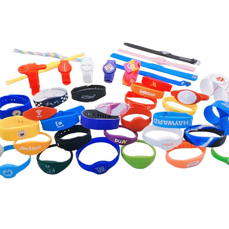 CS01 IC Chip NFC Waterproof Silicone RFID Wristbands Support Customization